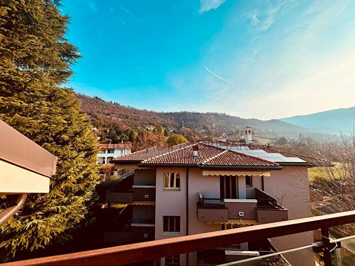 Appartamento trilocale in affitto in Via Francesco Maternini, Mompiano Costalunga, Brescia