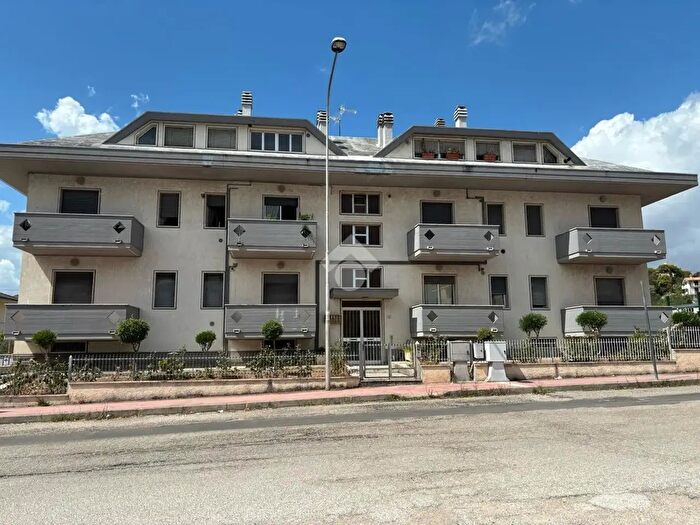 Appartamento quadrilocale in vendita in Via Meazza, Castellalto