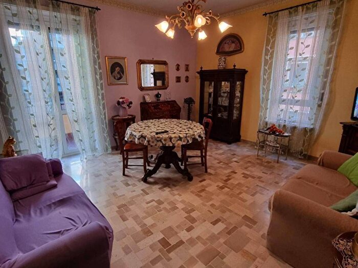 Appartamento trilocale in affitto in Via Michele Novaro, Affori, Milano