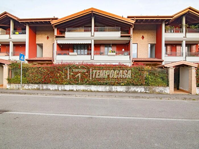 Appartamento trilocale in vendita in Via Madre Laura Baraggia, Vaprio DAdda