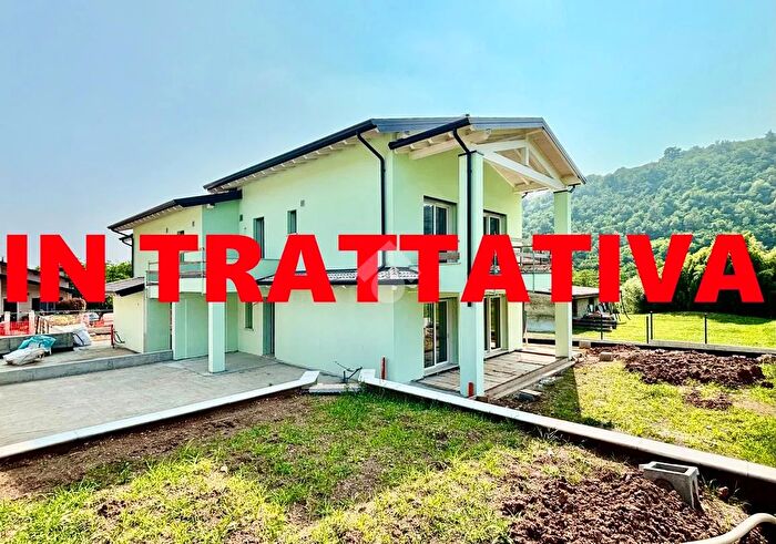 Casa quadrilocale in vendita in Via Valle, Ome