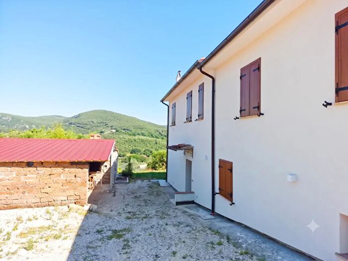 Casa con 7 locali in vendita in Strada di Camerata, Amelia