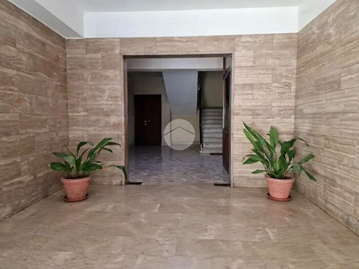 Appartamento trilocale in affitto in Via Yambo, Roma
