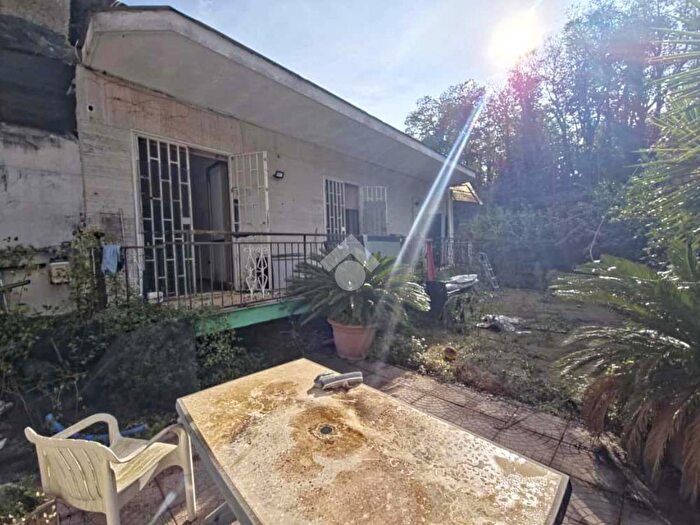 Appartamento con 5 locali in vendita in Via S Ignazio di Loyola, Napoli