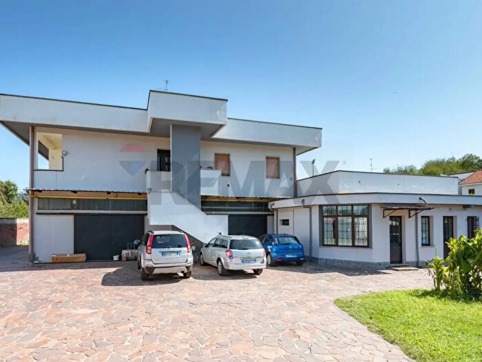 Casa con 7 locali in vendita in Via Sprelunga, Seveso