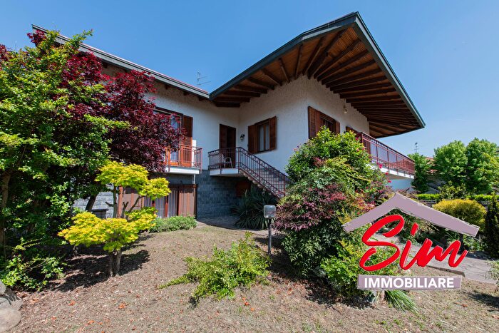 Casa con 5 locali in vendita in Via Madello Vitta Snc, Casaleggio Novara