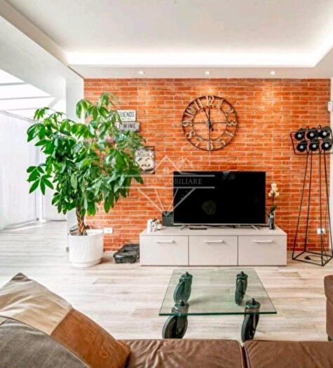 Casa quadrilocale in vendita in Massa