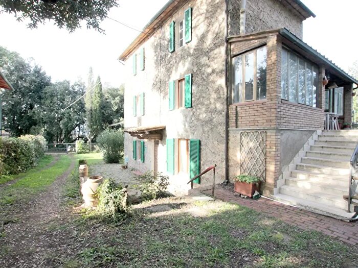 Casa con 12 locali in vendita in Via Senese, Monticiano