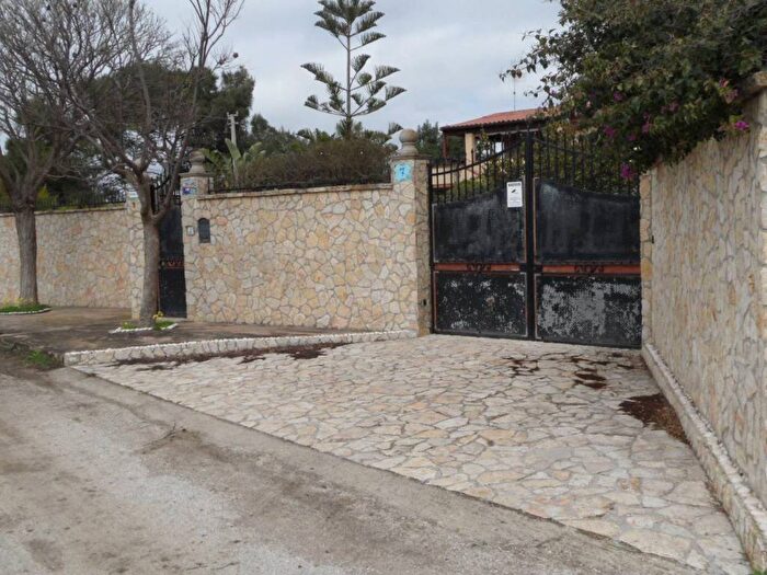 Casa quadrilocale in affitto in Contrada Fiori, Menfi