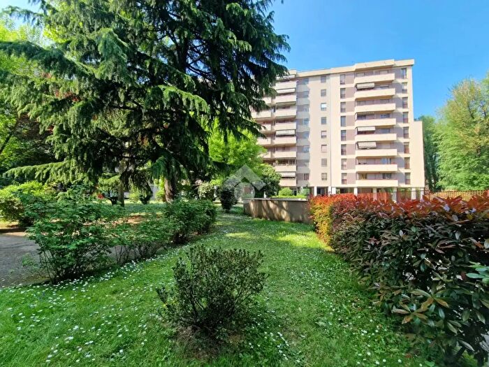 Appartamento trilocale in affitto in Via Teobaldo Ciconi, Milano