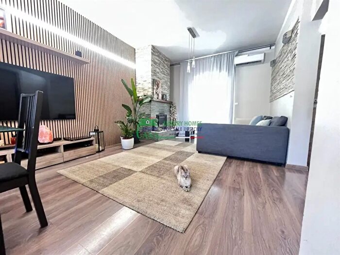 Casa con 7 locali in vendita in Via Ronco Genova, Comiso