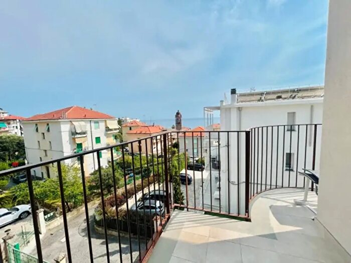 Appartamento trilocale in vendita in Via Giuseppe Garibaldi, Varazze