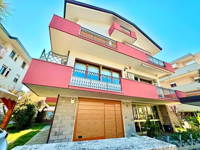 Appartamento trilocale in vendita in Via Donatello, Rimini