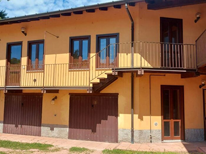 Appartamento bilocale in affitto in Via Giacomo Leopardi, Corgeno, Vergiate