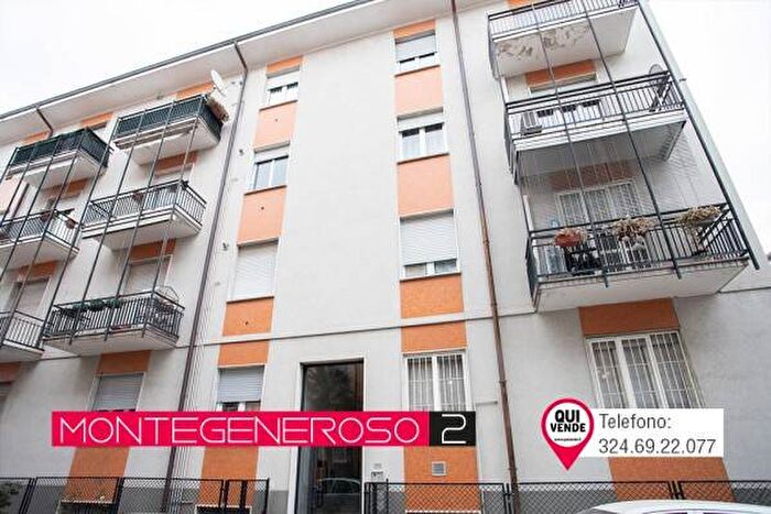 Appartamento trilocale in affitto in Via Monte Generoso, Saronno