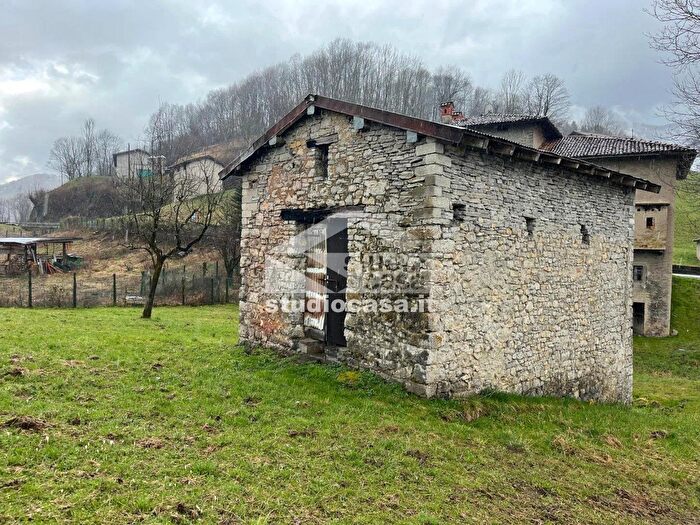 Casa bilocale in vendita in Via Provinciale, Taleggio
