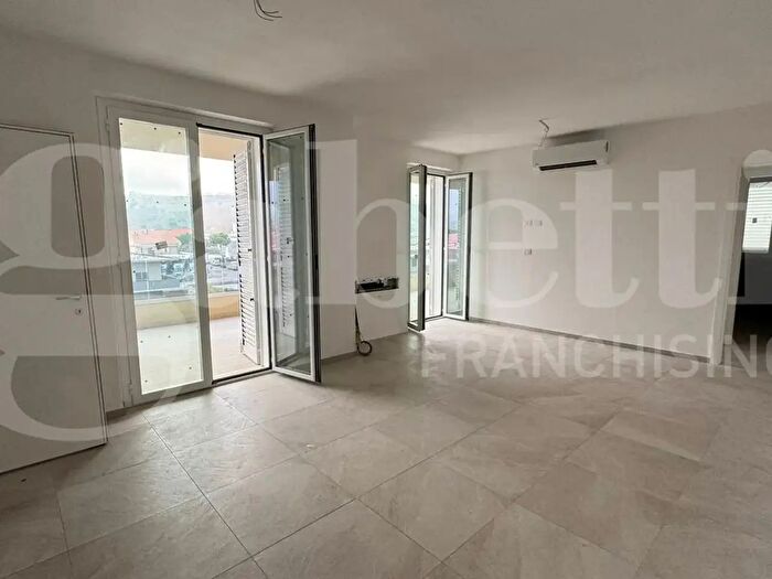 Appartamento trilocale in vendita in Via Raffaello Sanzio, Tortoreto