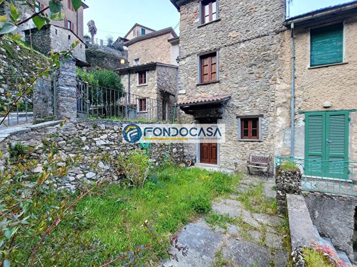 Appartamento con 5 locali in vendita in Via Broto, Stazzema