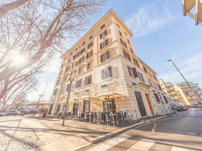Appartamento quadrilocale in vendita in Via dei Prati della Farnesina, Roma