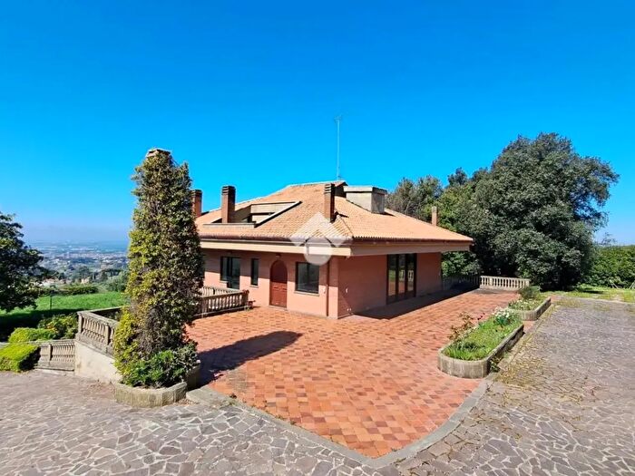 Appartamento con 6 locali in vendita in Via Appia Nuova, Albano Laziale