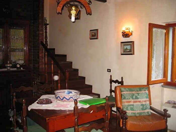 Casa con 8 locali in affitto in Molazzana