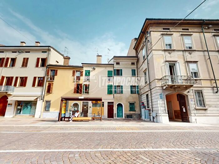 Appartamento con 5 locali in vendita in Corso Vittorio Emanuele II, Mantova