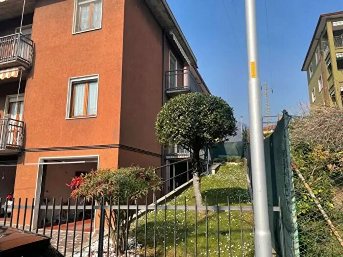 Casa con 6 locali in vendita in Alzano Lombardo