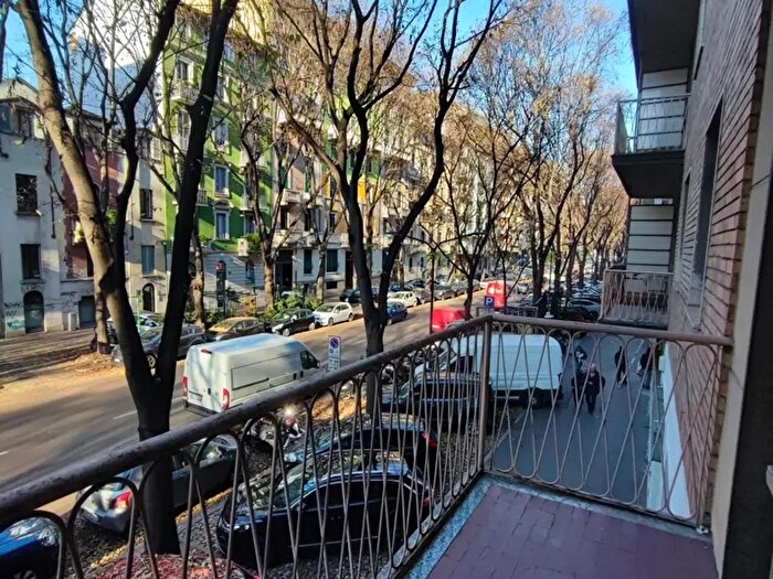 Appartamento trilocale in vendita in Via Teodosio, Milano