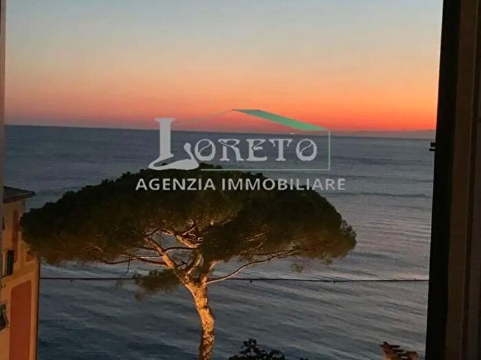 Appartamento trilocale in vendita in Piazza Schiaffino, Camogli