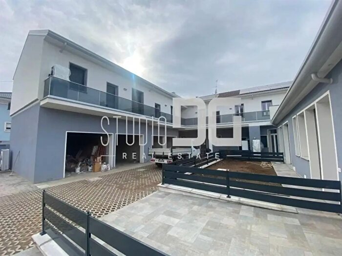 Appartamento trilocale in vendita in Via Venezia, Cesano Maderno