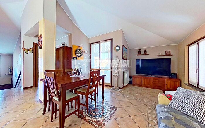 Appartamento trilocale in vendita in Via Guglielmo Oberdan, Legnano