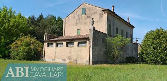 Casa con 6 locali in vendita in Via Castalda, Ferrara