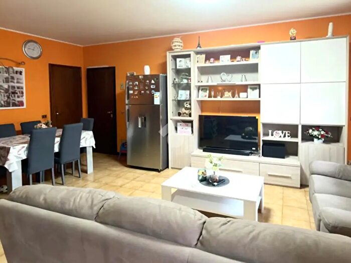 Appartamento quadrilocale in vendita in Via R Lombardi, Suzzara