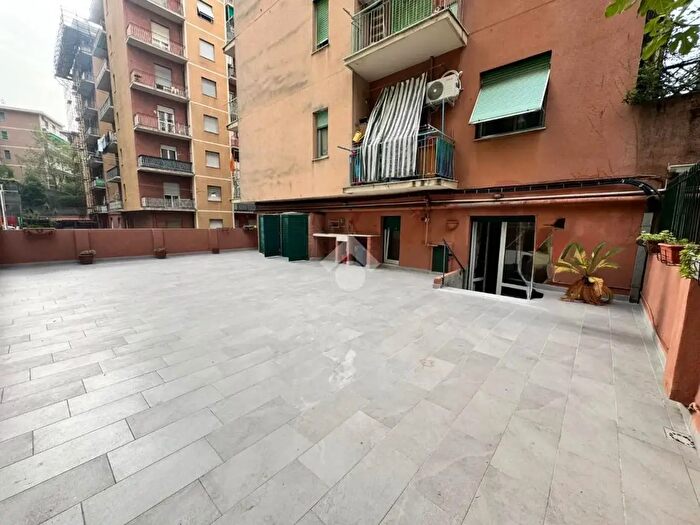 Appartamento con 5 locali in vendita in Via Bartolomeo Carrea, Genova