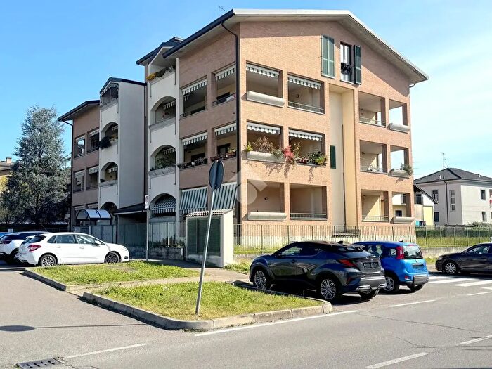 Appartamento trilocale in vendita in Via Piave, Cesate