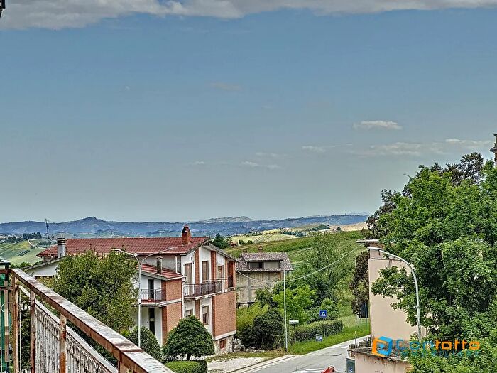 Appartamento con 5 locali in vendita in Piazza Umberto I, Cossignano