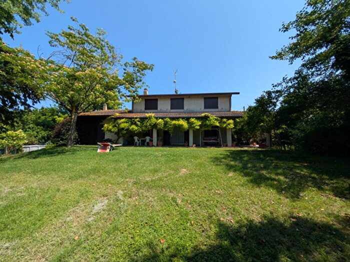 Casa con 16 locali in vendita in Via Taverna, Ravenna