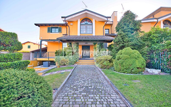 Casa con 5 locali in vendita in Vercelli