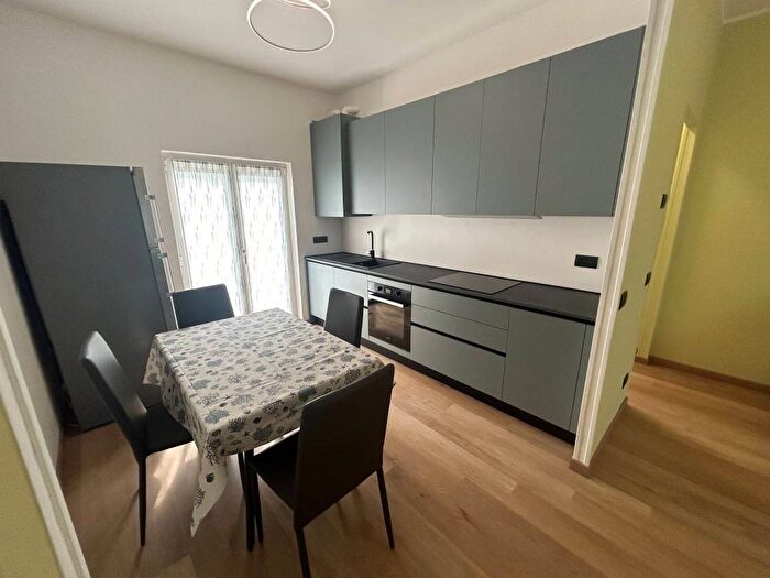 Appartamento trilocale in affitto in Via Bellinzona, Nino Bixio, Como