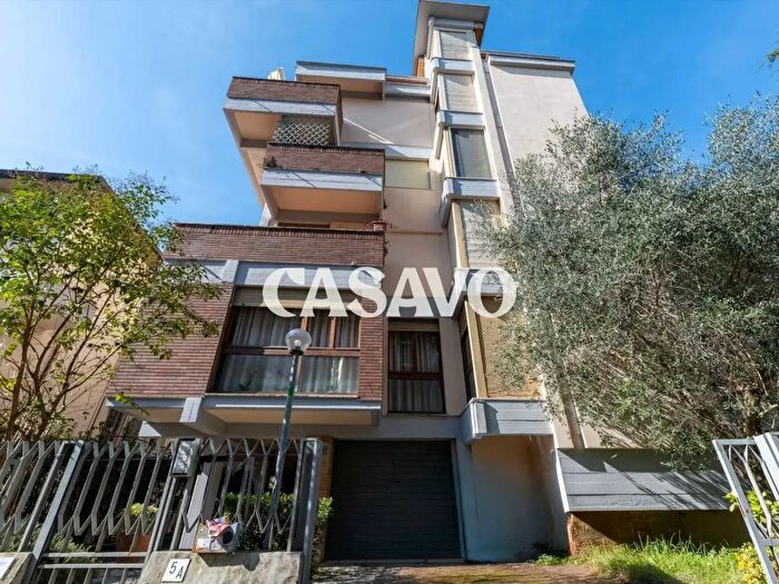 Appartamento con 6 locali in vendita in Via Eugenio Chiesa a, Pisa