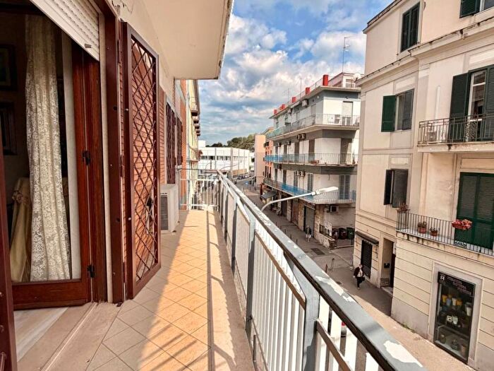 Appartamento con 5 locali in affitto in Via Nicola Fasano, Porto, Pozzuoli