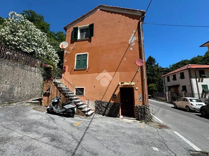 Appartamento quadrilocale in vendita in Via Santissimo Nome di Gesu', Ceranesi