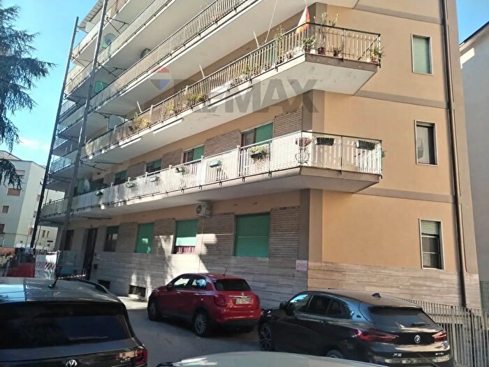 Appartamento con 6 locali in vendita in Via Clementina Perone, Benevento