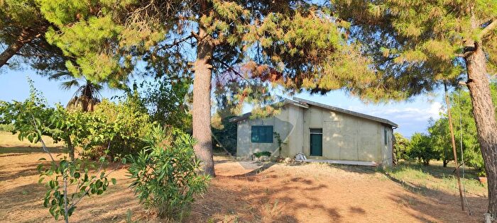 Casa con 5 locali in vendita in Contrada Costabaira, Caltagirone