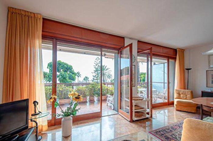 Appartamento trilocale in vendita in Via Virgilio, Bordighera