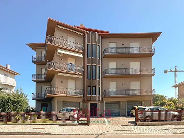 Appartamento con 6 locali in affitto in via roma, Piattoni Villa SantAntonio, Castel di Lama