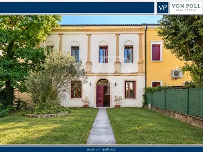 Casa con 6 locali in vendita in Via Roma, Longare