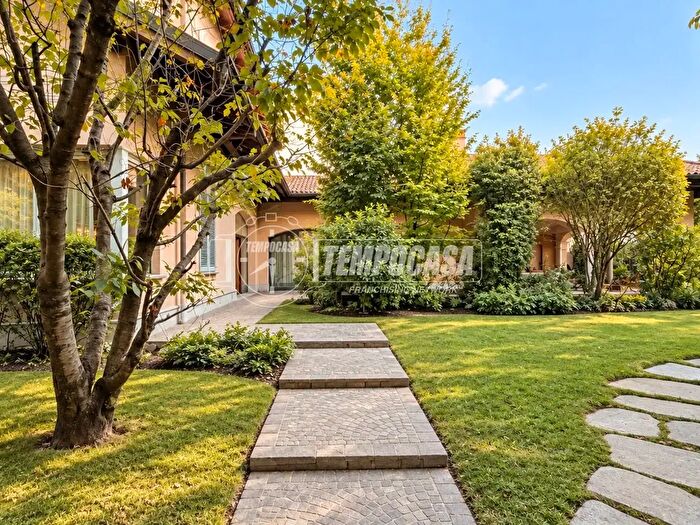 Casa con 5 locali in vendita in Via Circonvallazione, Seregno