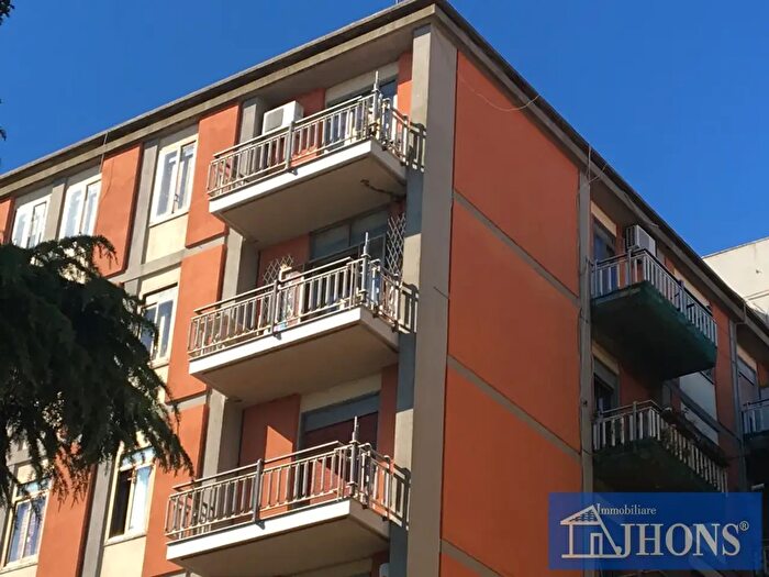 Appartamento con 5 locali in vendita in Via Roma, Enna