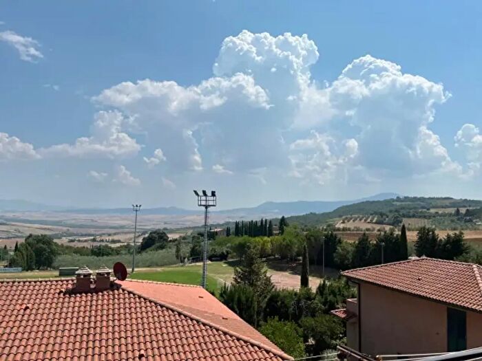 Appartamento con 6 locali in vendita in Via Giuseppe Garibaldi, San Quirico D'Orcia